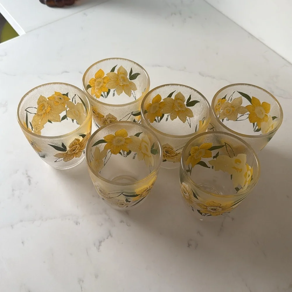 Vintage Stotter Juice Plastic Tumblers Daffodil Design Set of 6